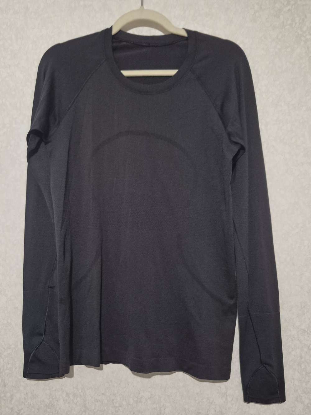 lululemon athletica Long Sleeve Crew Top - Black-Size:10